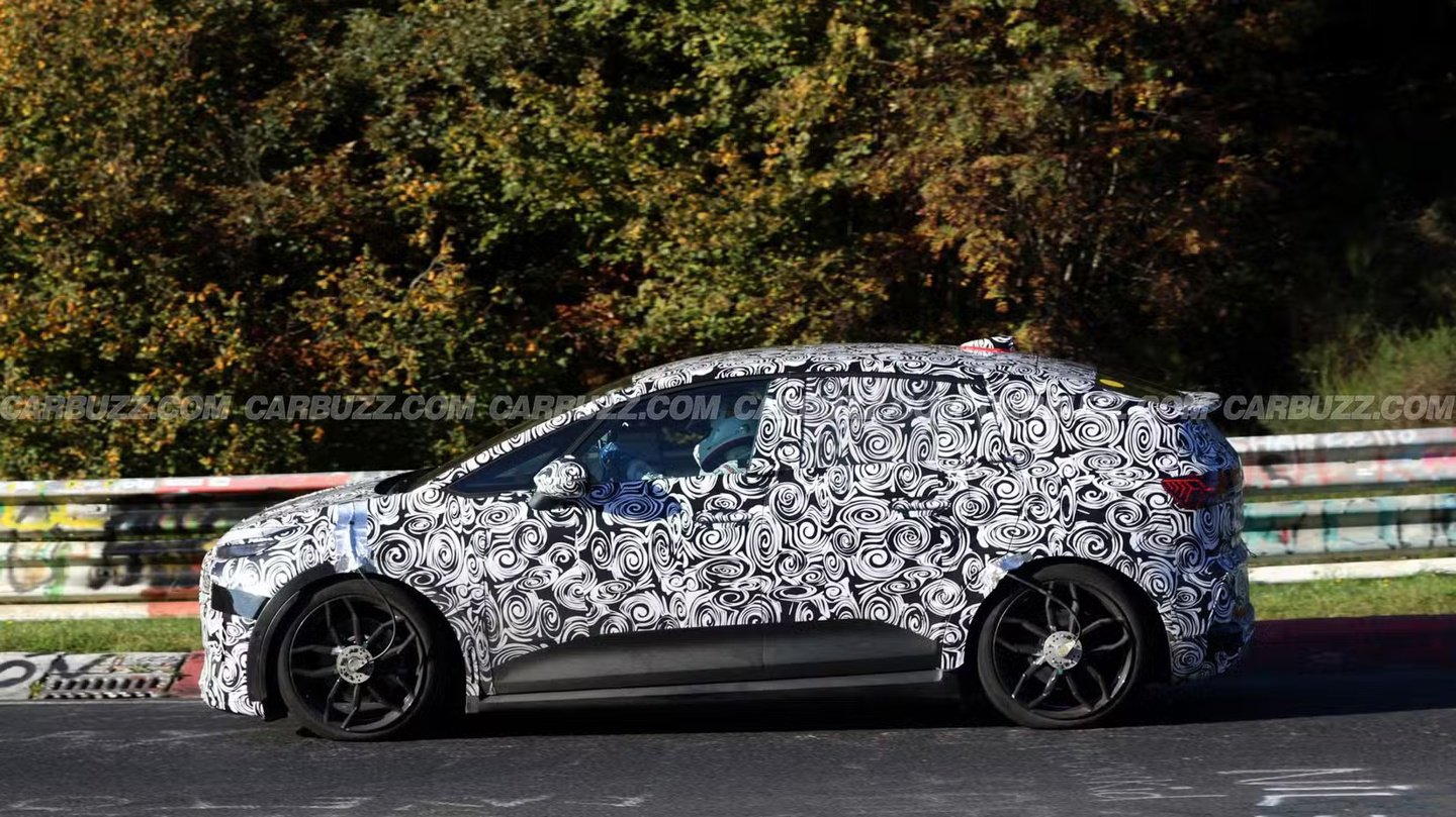 奥迪原型车现身纽北赛道：圆形车顶+分体大灯，预估为纯电版Q2