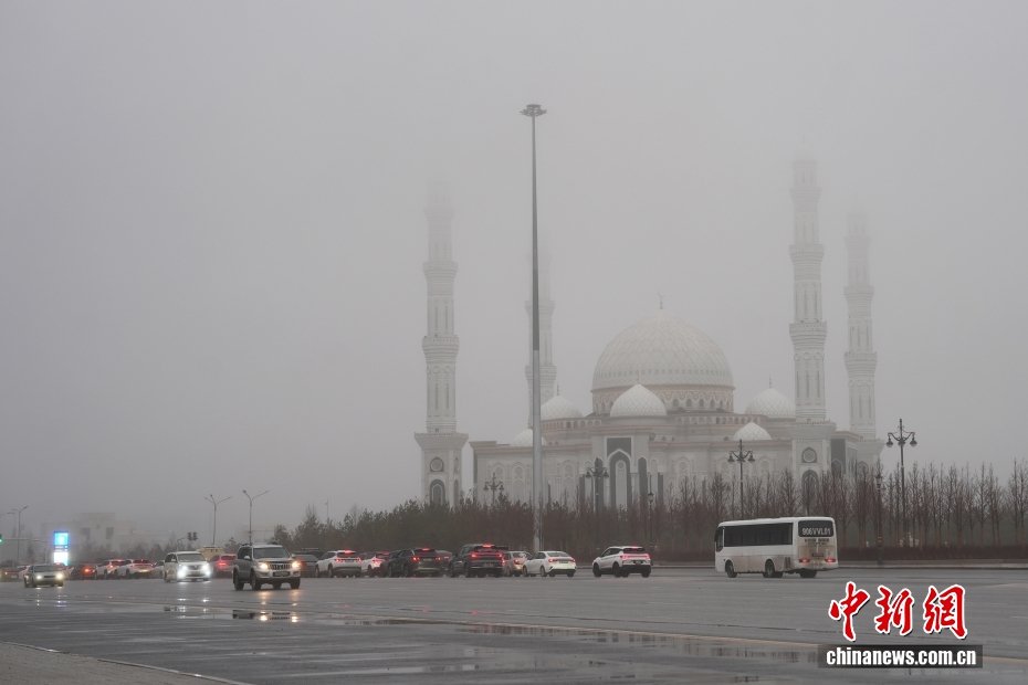 哈萨克斯坦首都出现大雾天气