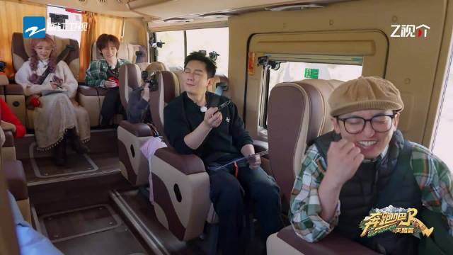 张真源录制奔跑吧天路篇大胆让姚译添喊宝贝