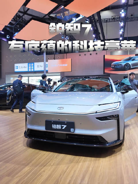 华为座舱+Momenta智驾+小米生态，中国新能源的顶流是不是都在这台车上了？