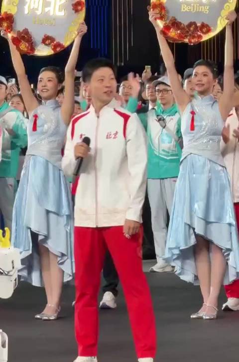 十五运会闭幕式上马龙@captain龙 、@苏炳添 、@潘展乐 、王霜、@Kelly-王柳懿