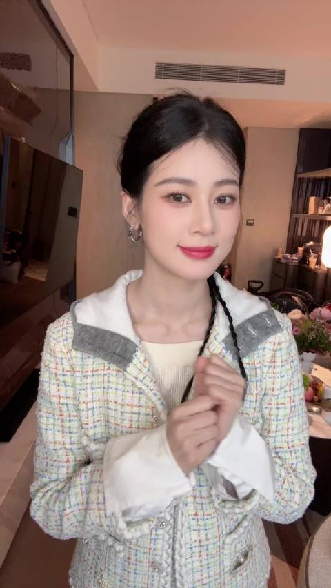 赵昭仪古装造型反差萌引热议