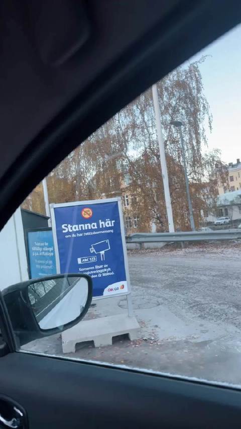 瑞典车主洗车打蜡后爱车焕然一新