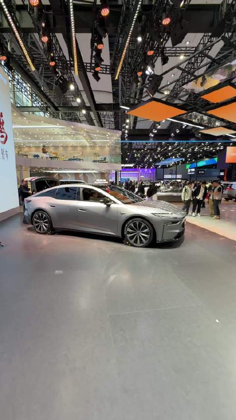 丰田纯电旗舰铂智7亮相广州车展，搭载华为电机与Momenta智驾