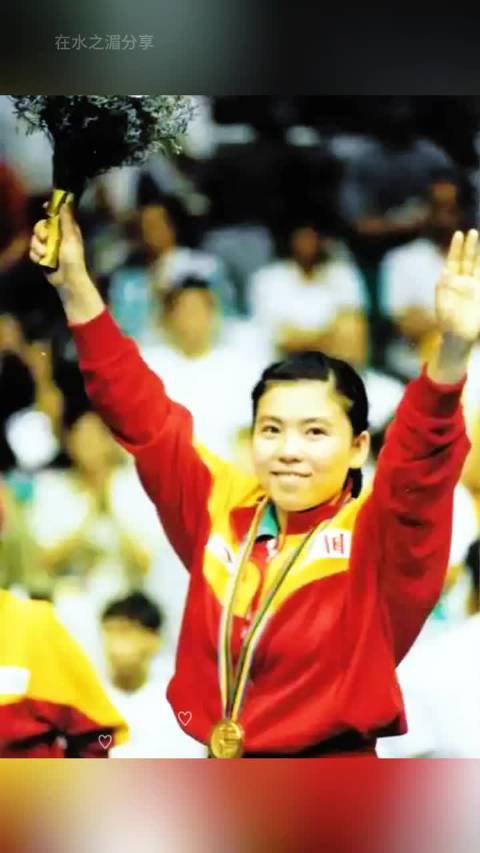 邓亚萍自谦称在张伟丽面前怂了，两位冠军展现体育纯粹热爱