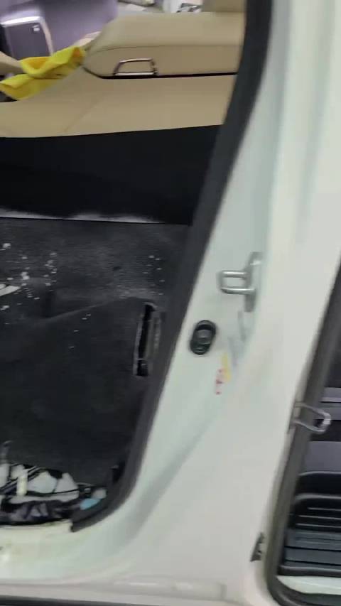 在日系车上这个不叫泡沫，人家叫高分子材料