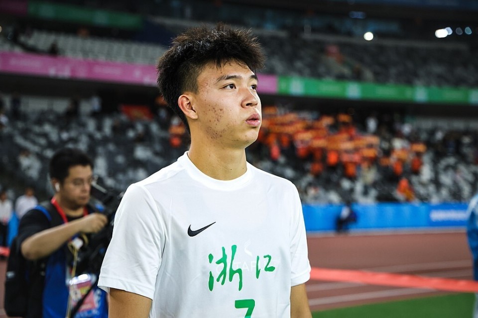 王钰栋首个主力赛季表现：共12球5助攻，荣膺中超本土金靴