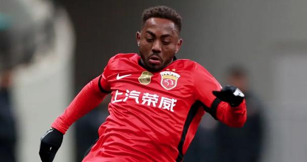 开场4分钟破门！海港3大外援联手：2直传+1单刀 球迷狂欢