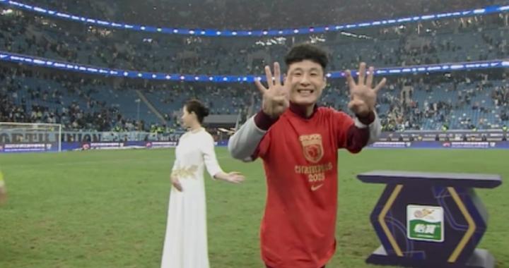 夺冠后武磊泪崩！3年2次落泪，中超第4冠，复刻梅西庆祝动作