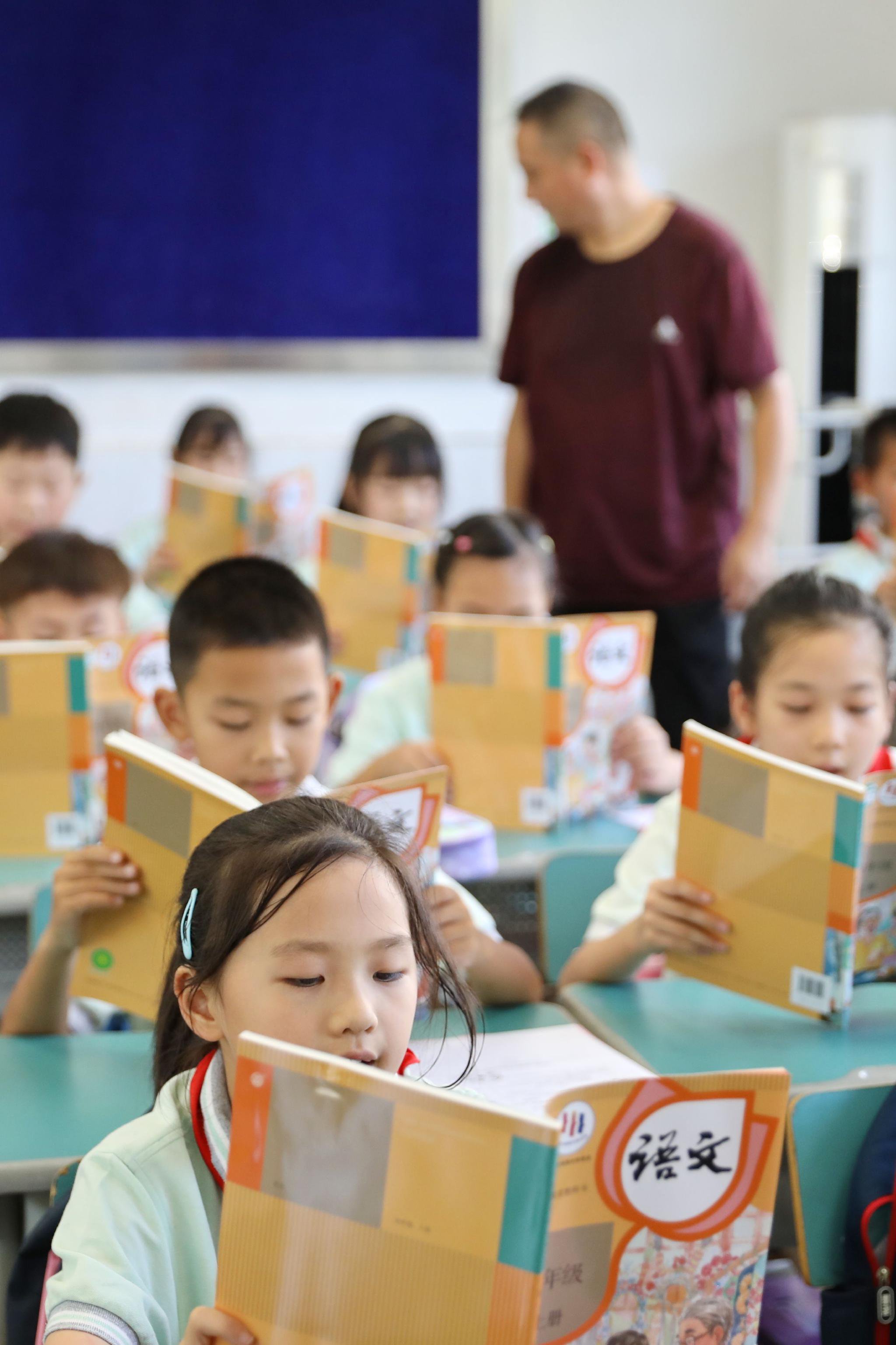 热词看未来|办好人民满意的教育|新华社_新浪新闻