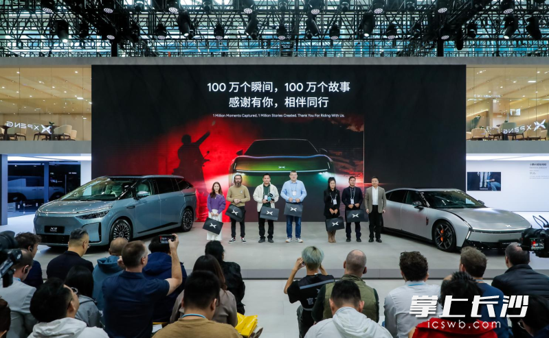 小鹏第100万台下线，首批X9超级增程车主交付