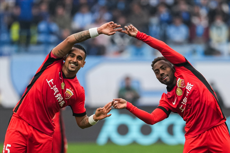 中超3连冠！海港客场1-0大连英博，加布里埃尔闪电进球致胜