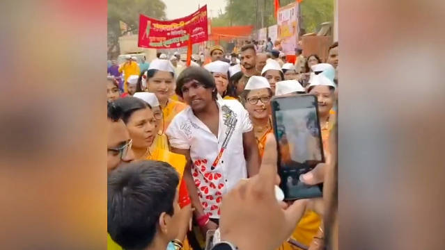 这位名叫苏拉杰·查万的男子被认为是“印度最英俊的男人”