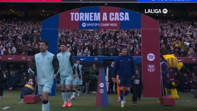 西甲巴萨4-0毕尔巴鄂，莱万破门费兰双响