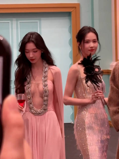 易梦玲颜值顶级 身材也是真的好 胡彦斌谈到的都是大美女真的好福气