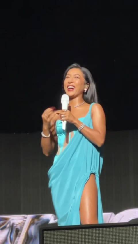 吉克隽逸为王赫野演唱会站台未回家过年