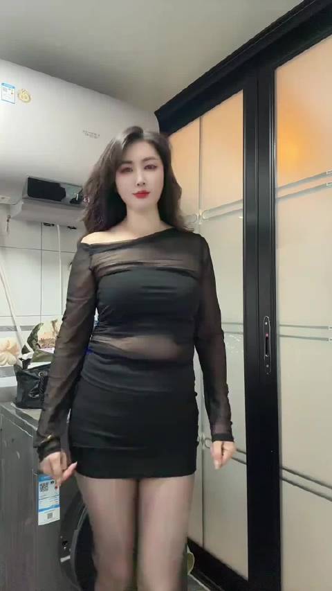 若生活艰难，我愿有辆库里南