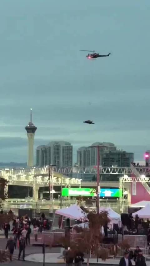 最贵戈登·穆雷超跑坐直升机飞过拉斯维加斯Sphere，直降永利酒店拍卖