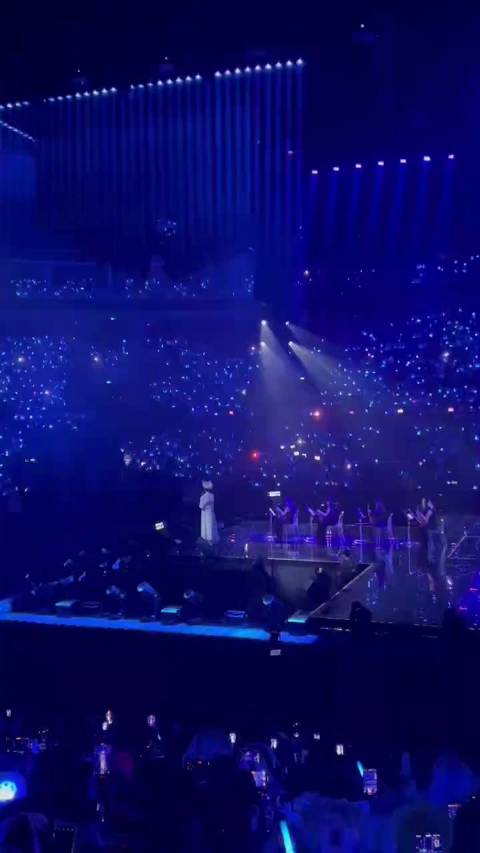 陈立农泉州舞台簪花造型亮相，演唱《你是我的风景》