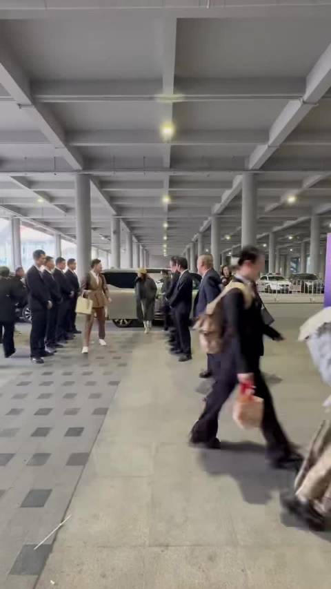 沃尔沃展台郭晶晶来了，沃尔沃展台 XC70 可以去看看