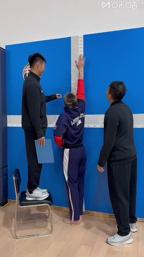 郭艾伦体测体重84.1公斤，较官网数据下降0.9公斤