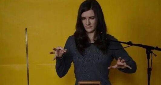 《狂野时代》隔空弹奏的“特雷门琴”是啥乐器