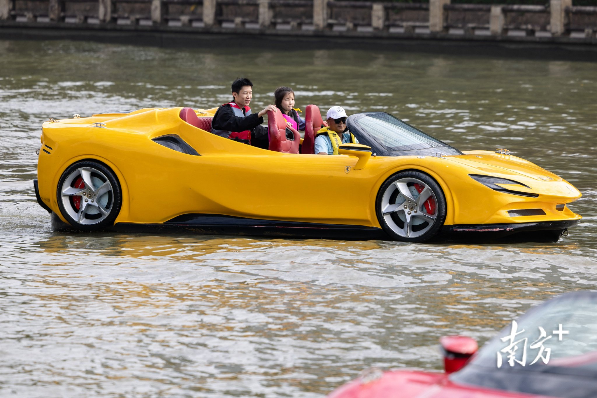 体验水上超跑，接力全运热度，“大湾鸡”闪现琶洲！