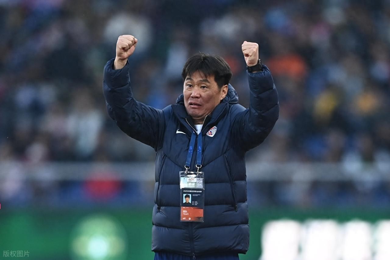 再见海牛？曝李霄鹏将携蒿俊闵离队，或重返泰山？兰克尔提前跑路