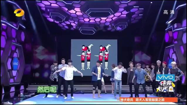 维嘉模仿动作越努力越心酸