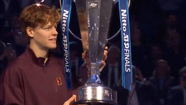 辛纳今年的高光时刻 主动出击 防守反击 灵活的变化 …… 个人能力还是太强了