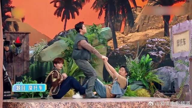 王耀庆还没来得及看，胡兵就猜对题，吴泽林笑喷了