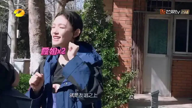 花店实习生林允送花遇见粉丝？粉丝一声“霞姐”林允立马相认，还助攻粉丝告白
