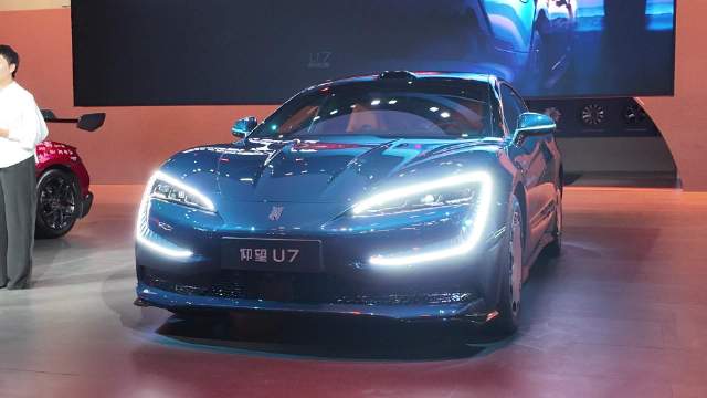 仰望U7广州车展亮相，星河蓝新配色搭配旭光橙内饰