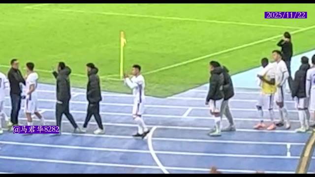 天津球迷为于汉超送上掌声