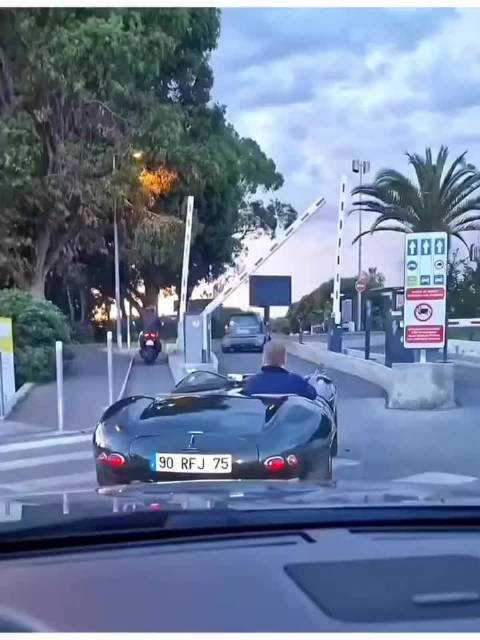 买跑车的理由又多了一个，每天真能省好几块.....停车费