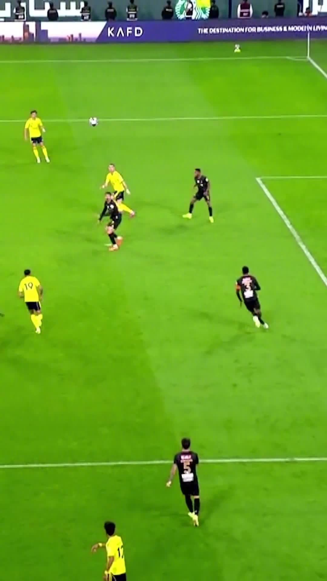 利雅得胜利4比1赛哈特海湾，C罗倒钩破门！