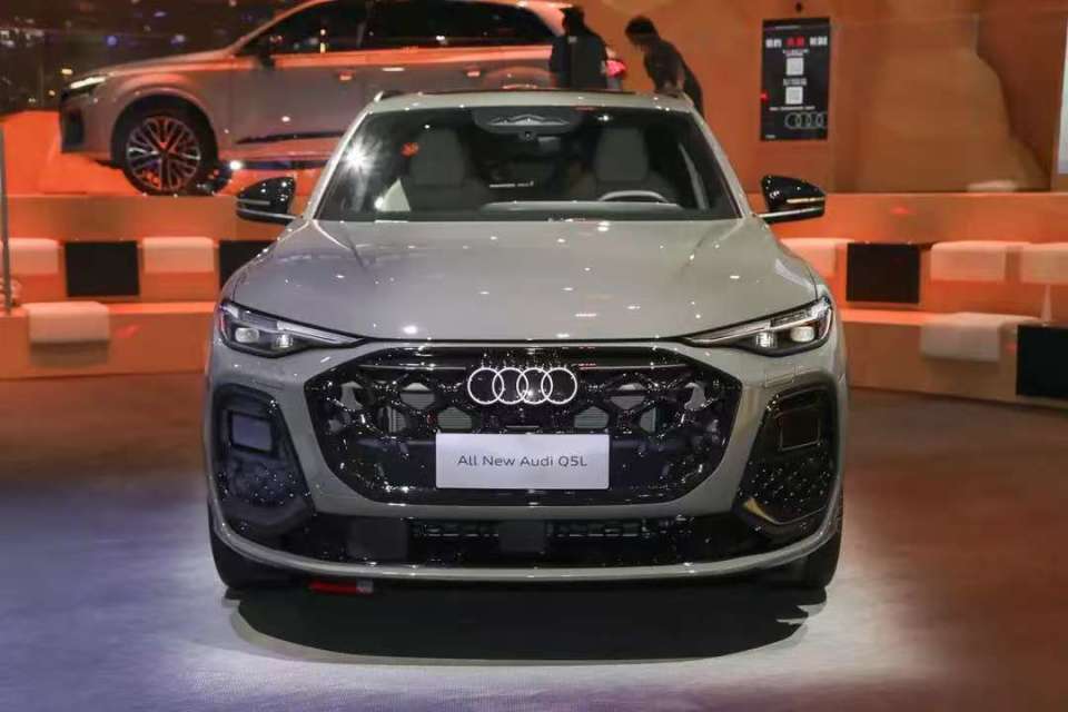 广州车展：一汽奥迪新Q5L官宣，配五代EA888引擎，内饰太夸张！