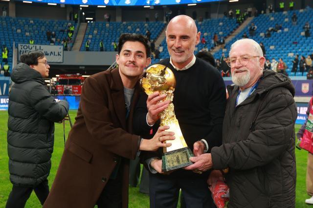 【夺冠特写】穿越1060公里的狂欢 第四冠背后有传承