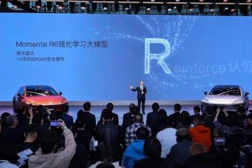 从容应对临时施工、复杂环岛，Momenta R6上车铂智7