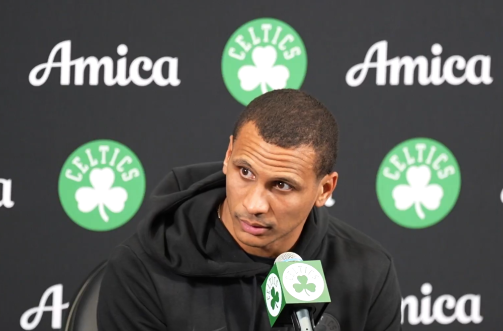 绿军主帅：西蒙斯打的很从容，一上场就有侵略性