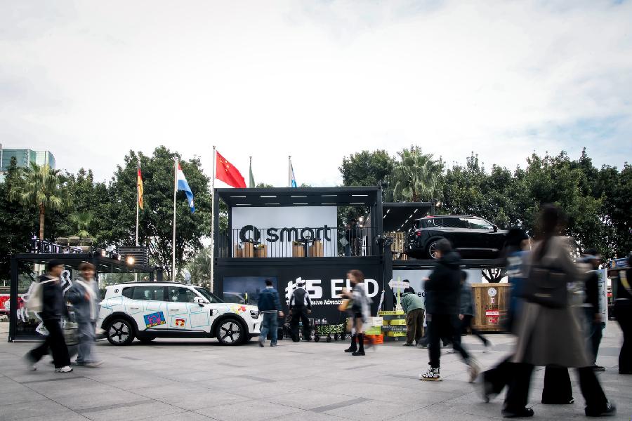 全球限量1000台明年开售，smart #3 Keith Haring艺术特别版亮相广州街头