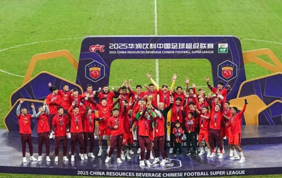 中超大结局！海港3连冠仅1天，3大名将或集体离开？武磊泪洒球场