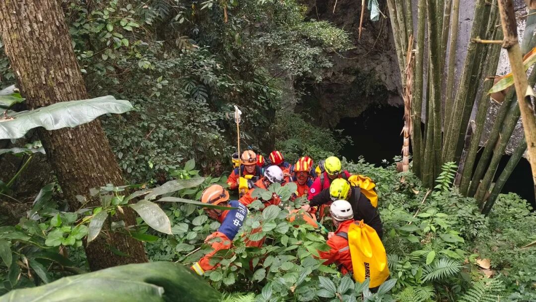 47小时生命大搜救：凤山江洲地下长廊探险者被困6天后被找到