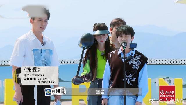 不愧是专业歌手 周深仅靠两个音符就猜出《宠爱》，虐哭对手！