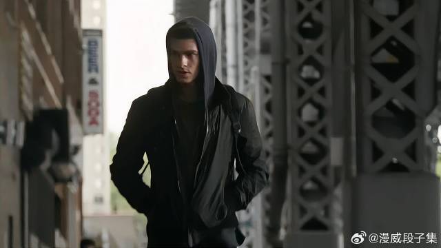 能力越大责任越大 蜘蛛侠解开心结，在城区疯狂逮捕罪犯