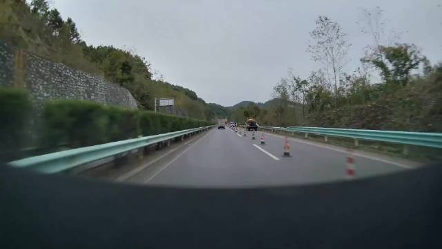 小米su7官方公布的百公里制动距离为33.3米