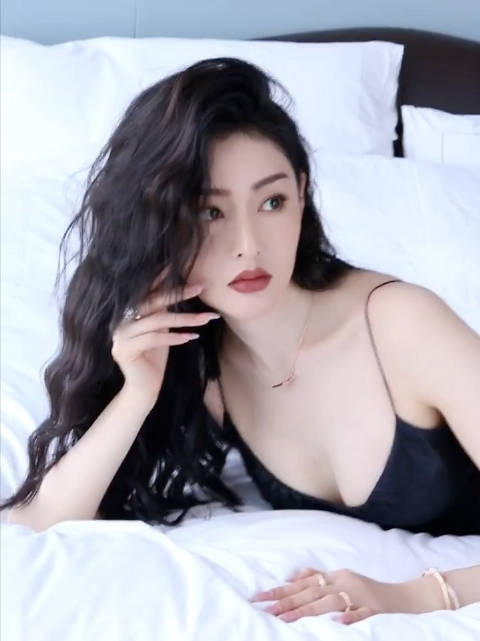 天呐张天爱！她胖回来后好辣好辣！美翻了