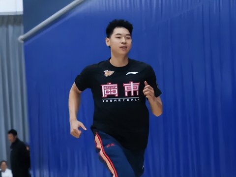 崔永熙体测采访！赞徐杰，回应杜锋苛刻执教，解析杨瀚森舆论压力