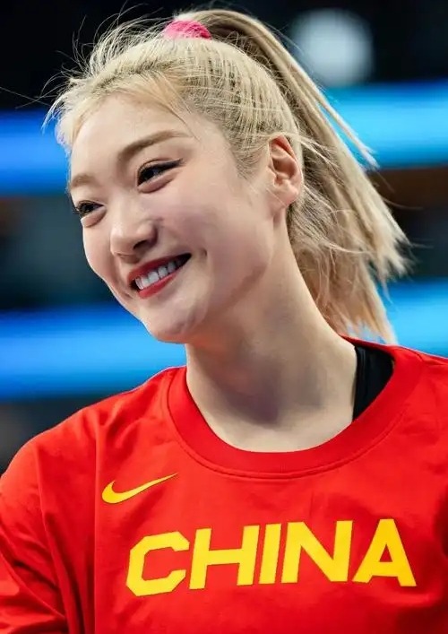 决赛拿2分，首次代表四川拿亚军，李梦出场费+奖金有多少钱？