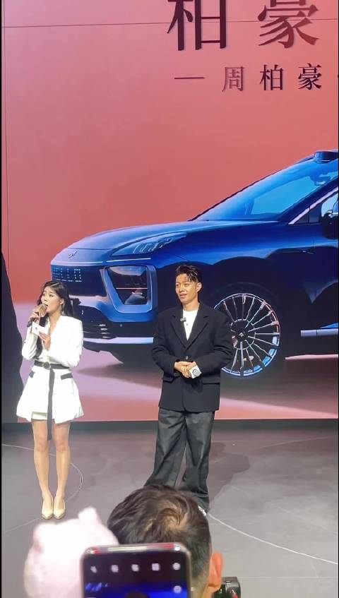 广州车展名场面：周柏豪证婚新人，浪漫氛围拉满